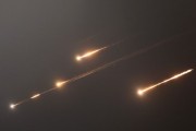 池州伊朗以导弹齐射回应以色列的大规模袭击